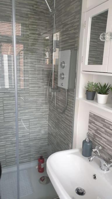 Near Liverpool Double Bedroom Hideaway Wirral Eksteriør bilde